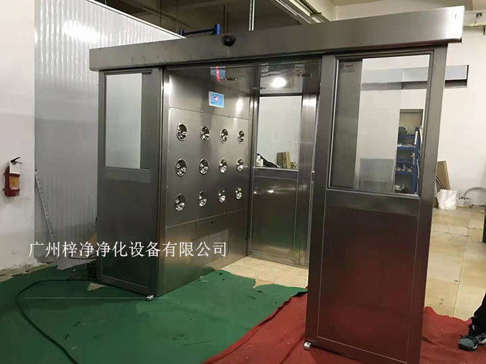 貨淋室是人員和貨物進(jìn)入潔凈室所必需的通道，它可以減少貨物進(jìn)出潔凈室所帶來的污染問題。