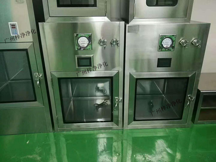 層流傳遞窗適用于需要隔離不同潔凈度級(jí)別的房間，如潔凈室與普通房間之間的連接、不同潔凈度級(jí)別潔凈室之間的連接等。