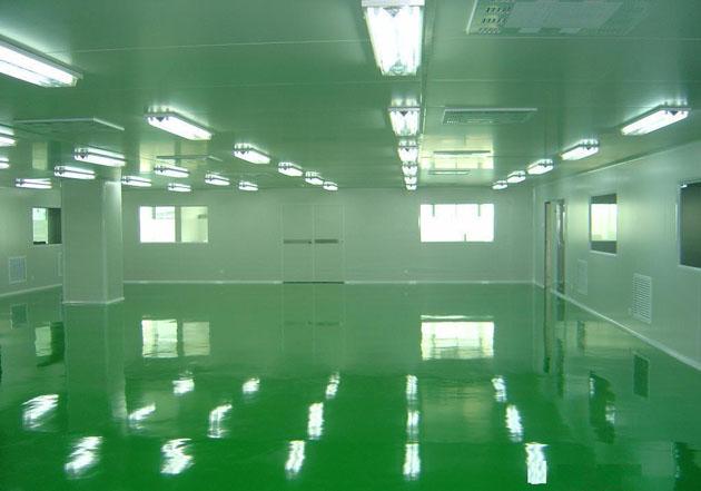 工作人員在進入潔凈區(qū)前先要經過風淋室吹淋除塵后才能進入潔凈區(qū)工作。
